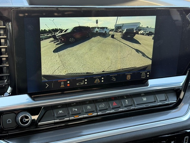 Chevrolet Silverado 1500 Vehicle Full-screen Gallery Image 13