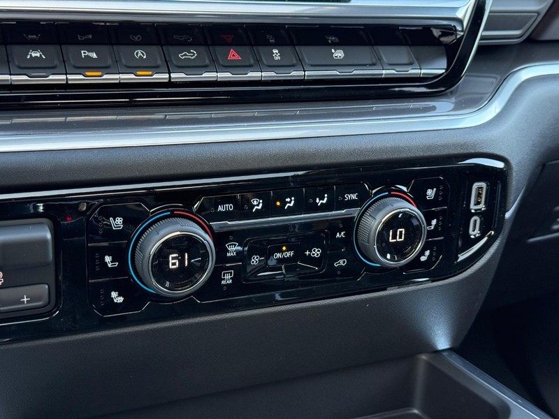 Chevrolet Silverado 1500 Vehicle Full-screen Gallery Image 15