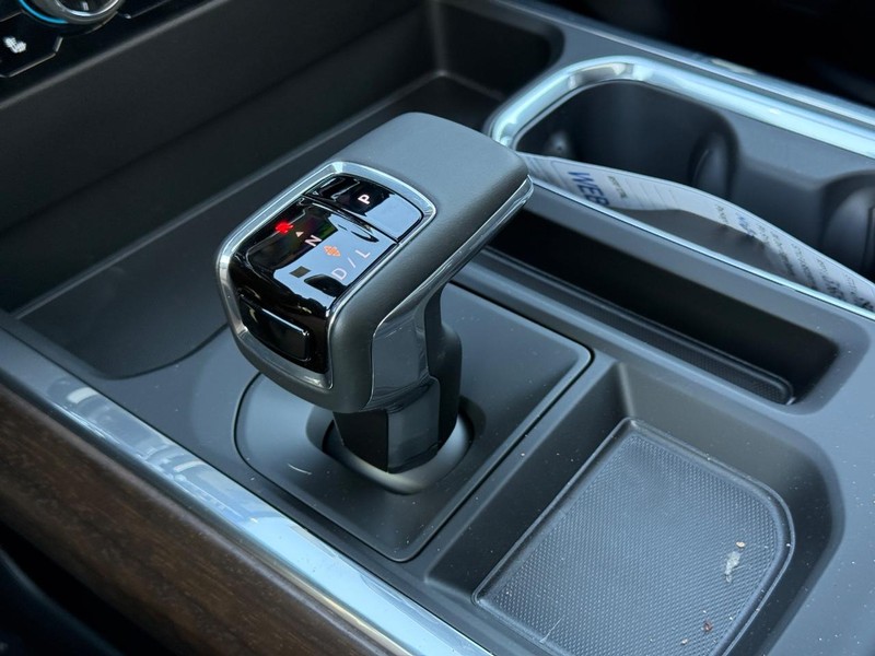 Chevrolet Silverado 1500 Vehicle Full-screen Gallery Image 16