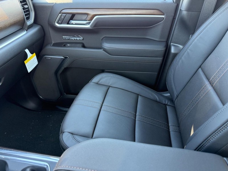 Chevrolet Silverado 1500 Vehicle Full-screen Gallery Image 17