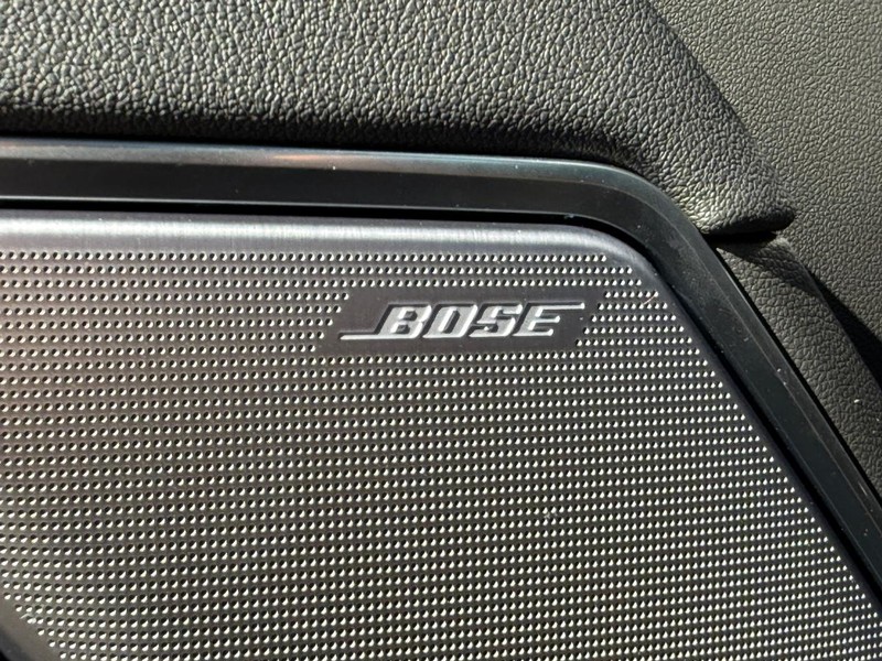 Chevrolet Silverado 1500 Vehicle Full-screen Gallery Image 19