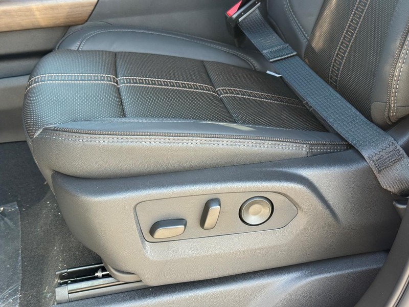 Chevrolet Silverado 1500 Vehicle Full-screen Gallery Image 21