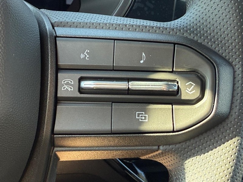 Chevrolet Colorado Vehicle Full-screen Gallery Image 9