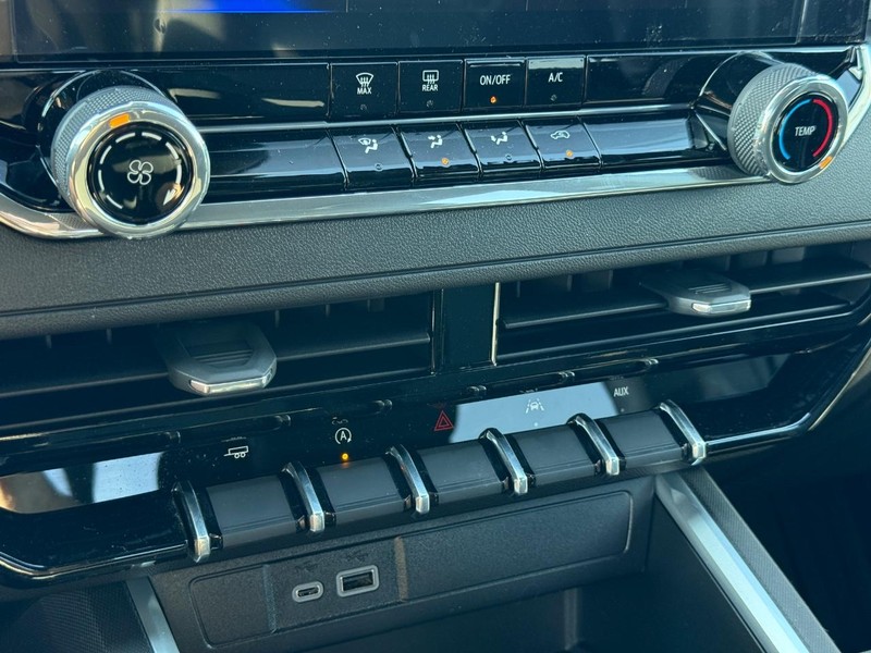 Chevrolet Colorado Vehicle Full-screen Gallery Image 12