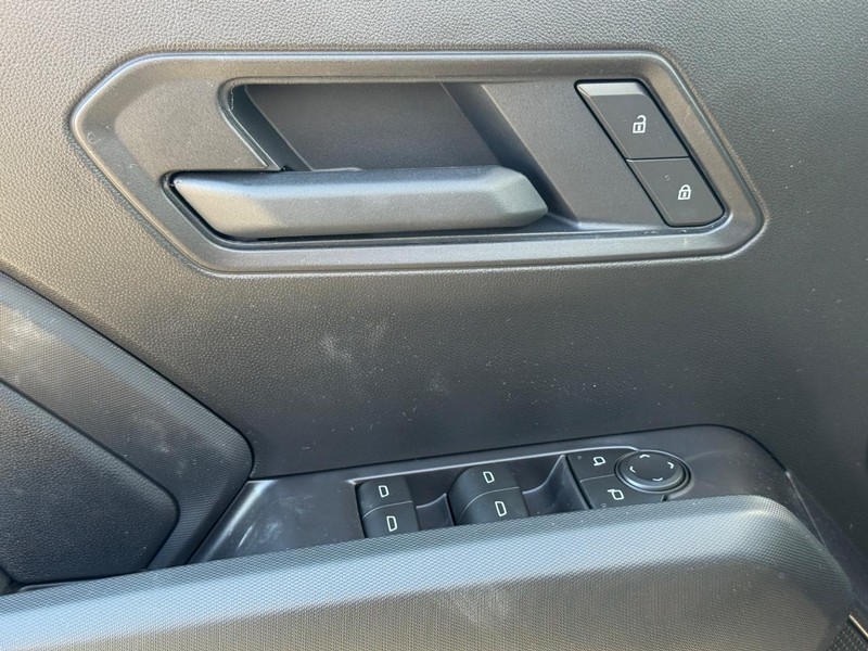 Chevrolet Colorado Vehicle Full-screen Gallery Image 15