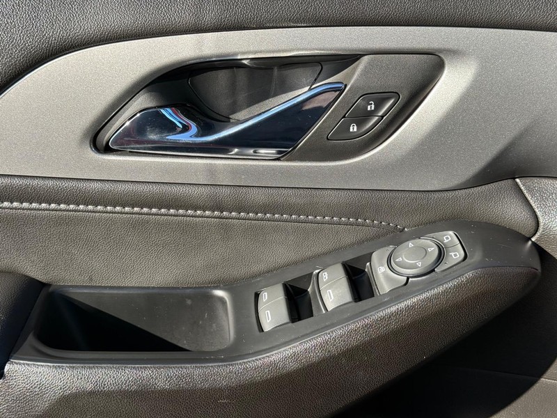 Chevrolet Traverse Vehicle Full-screen Gallery Image 23