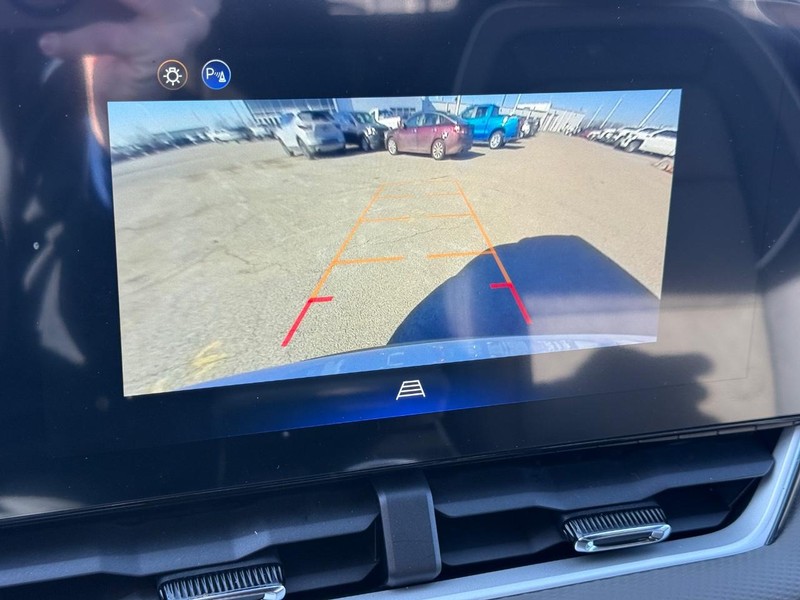 Chevrolet Equinox Vehicle Full-screen Gallery Image 11