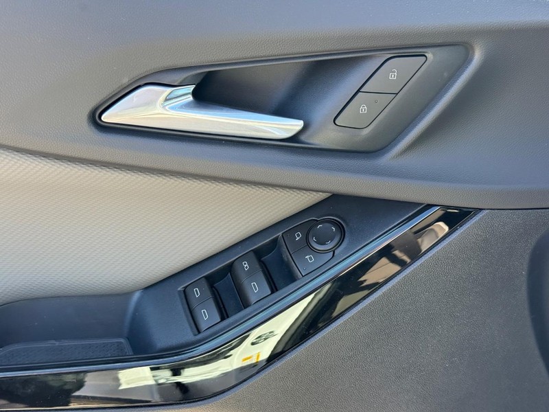 Chevrolet Equinox Vehicle Full-screen Gallery Image 15