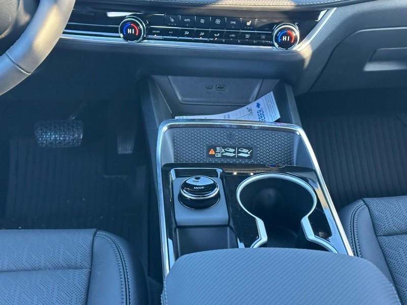 Chevrolet Equinox Vehicle Full-screen Gallery Image 8