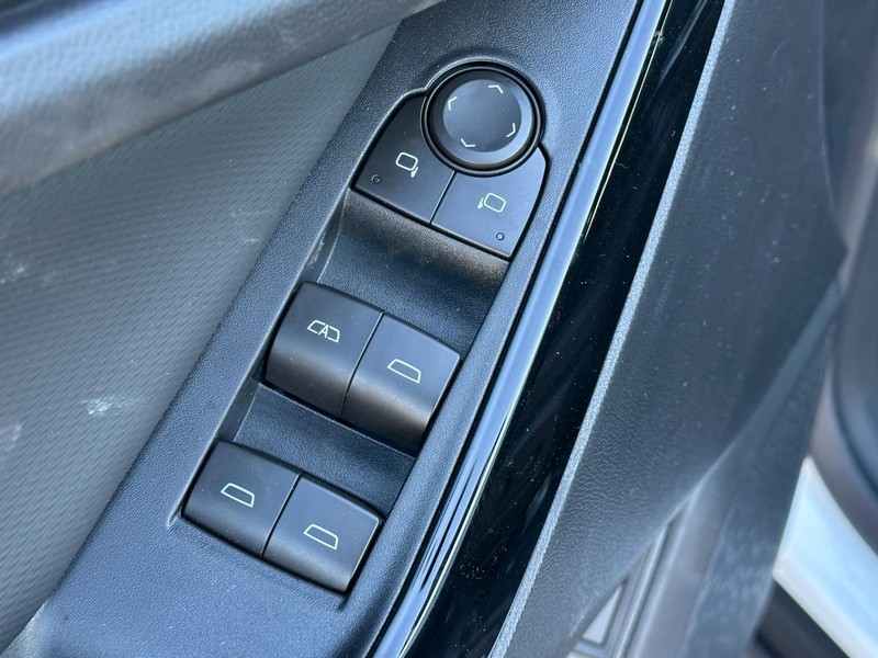 Chevrolet Equinox Vehicle Full-screen Gallery Image 9