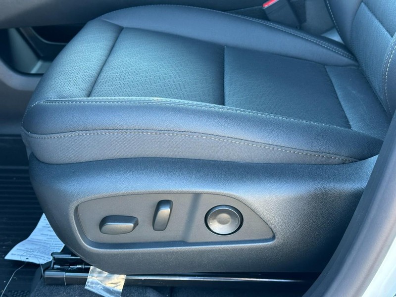 Chevrolet Equinox Vehicle Full-screen Gallery Image 10