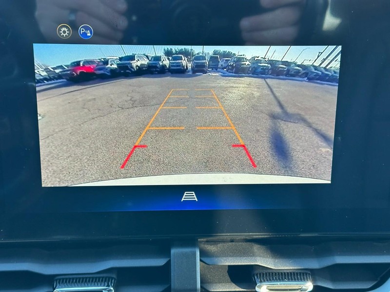 Chevrolet Equinox Vehicle Full-screen Gallery Image 13