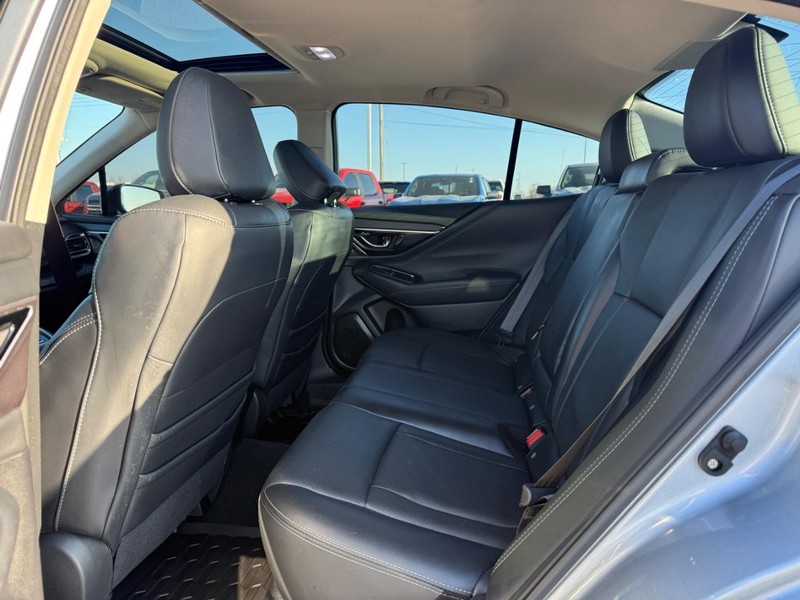 Subaru Legacy Vehicle Full-screen Gallery Image 10