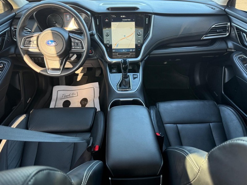 Subaru Legacy Vehicle Full-screen Gallery Image 12