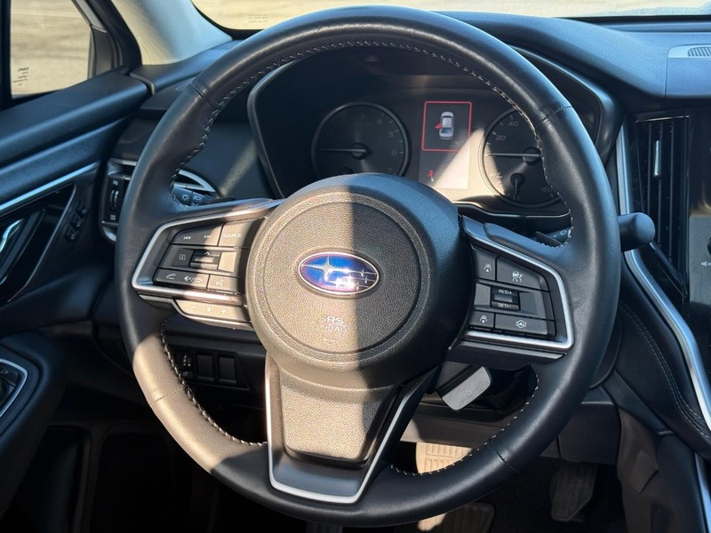 Subaru Legacy Vehicle Full-screen Gallery Image 13