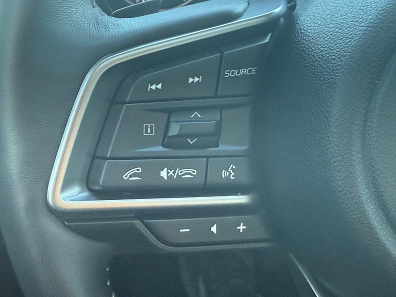 Subaru Legacy Vehicle Full-screen Gallery Image 14