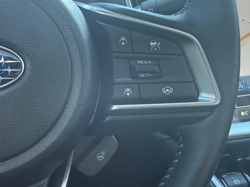 Subaru Legacy Vehicle Full-screen Gallery Image 15