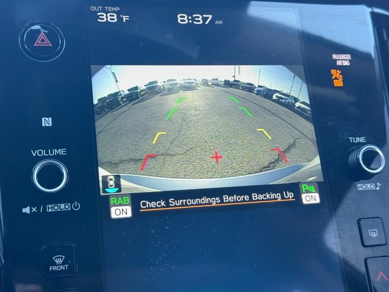 Subaru Legacy Vehicle Full-screen Gallery Image 18