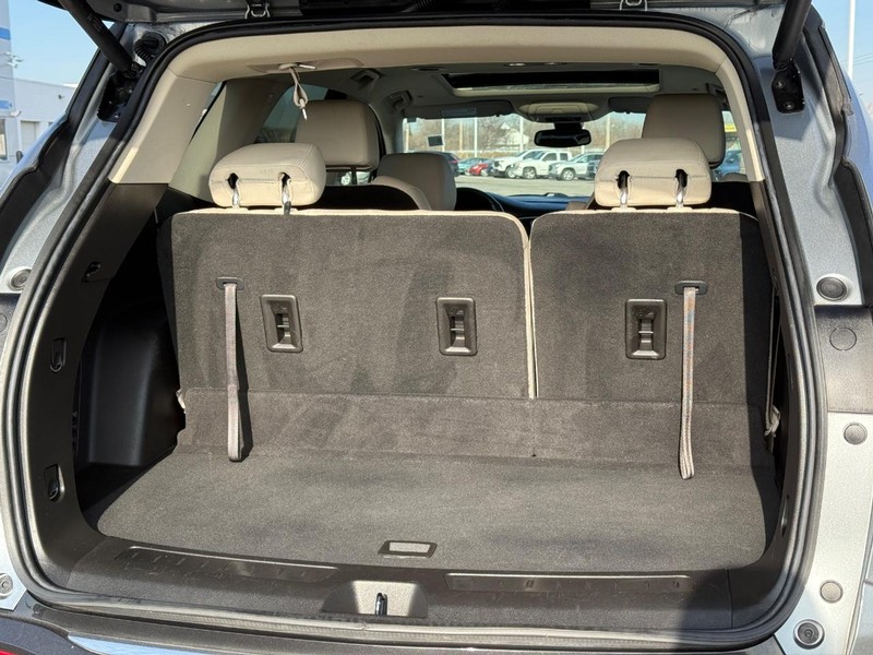 Buick Enclave Vehicle Full-screen Gallery Image 06