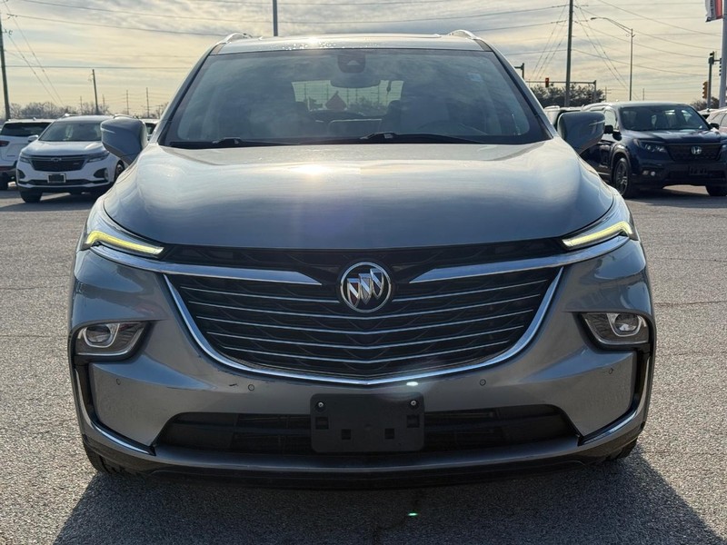 Buick Enclave Vehicle Full-screen Gallery Image 09