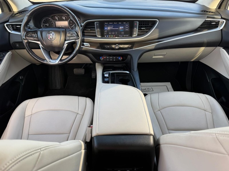 Buick Enclave Vehicle Full-screen Gallery Image 13