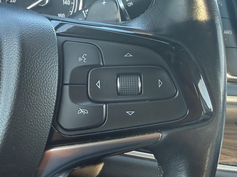 Buick Enclave Vehicle Full-screen Gallery Image 16