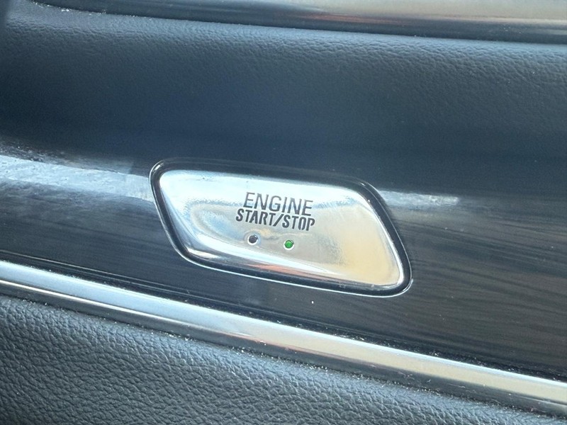 Buick Enclave Vehicle Full-screen Gallery Image 17