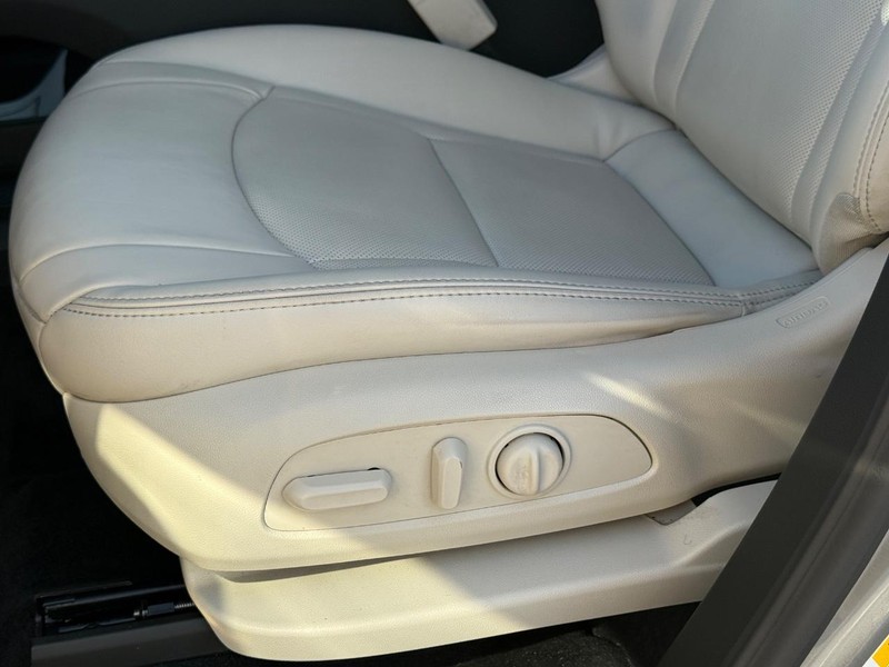 Buick Enclave Vehicle Full-screen Gallery Image 25