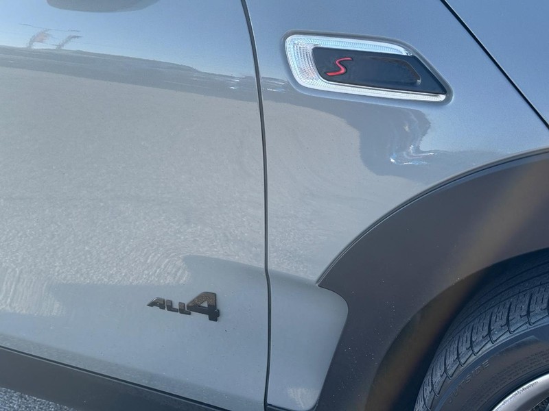 MINI Clubman Vehicle Full-screen Gallery Image 7