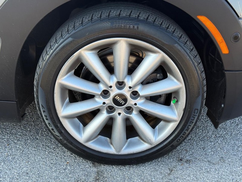 MINI Clubman Vehicle Full-screen Gallery Image 8