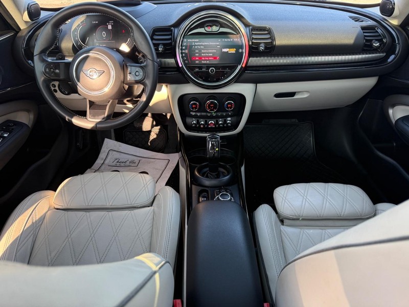 MINI Clubman Vehicle Full-screen Gallery Image 13