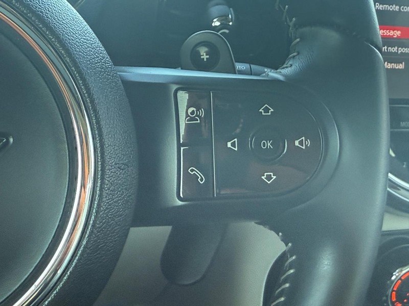 MINI Clubman Vehicle Full-screen Gallery Image 16