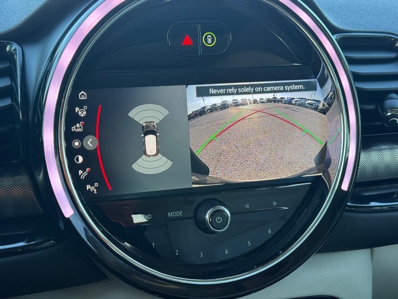 MINI Clubman Vehicle Full-screen Gallery Image 18