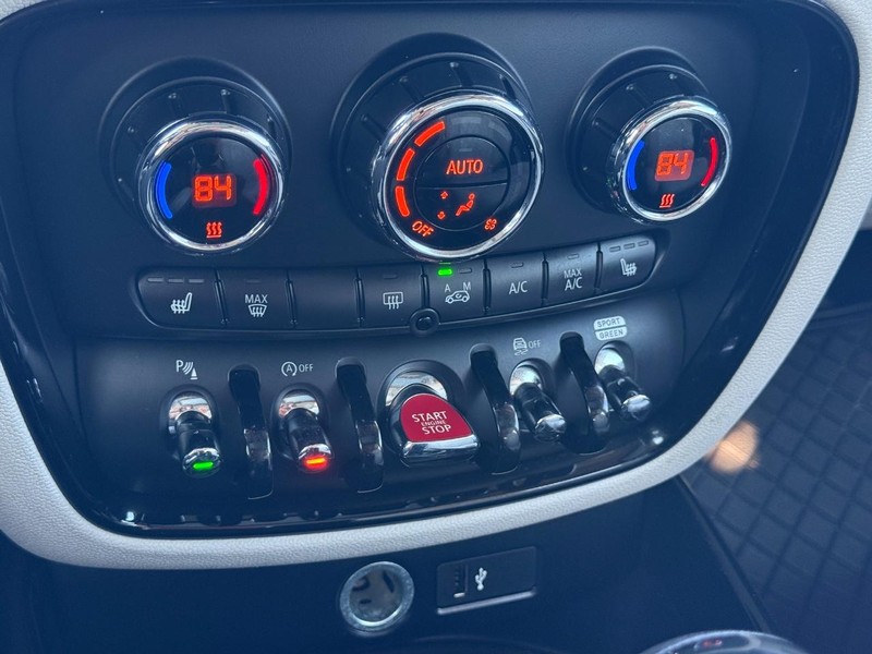 MINI Clubman Vehicle Full-screen Gallery Image 19