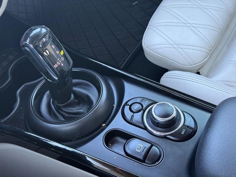 MINI Clubman Vehicle Full-screen Gallery Image 20