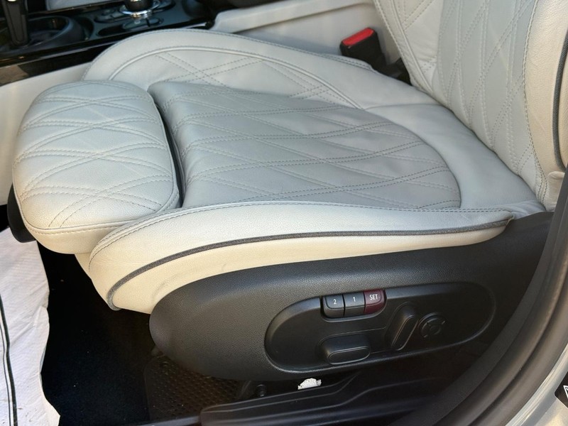 MINI Clubman Vehicle Full-screen Gallery Image 24