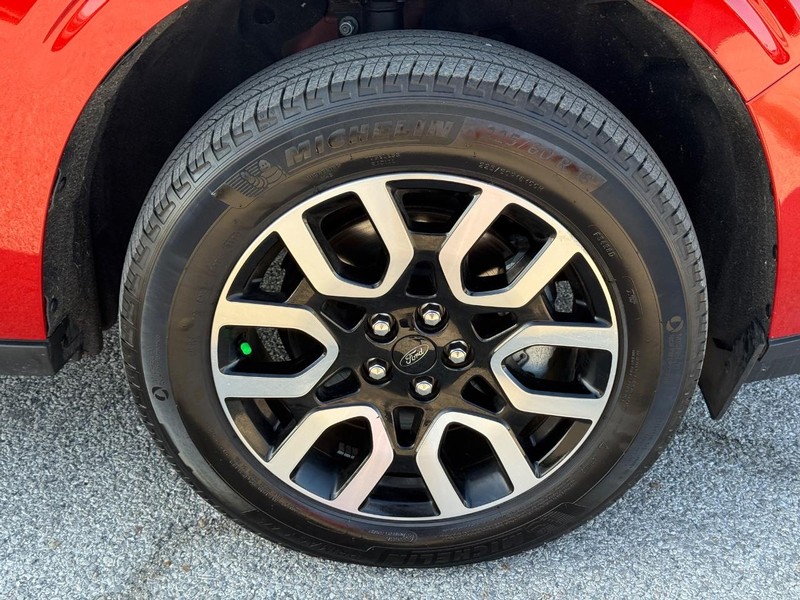 Ford Maverick Vehicle Full-screen Gallery Image 8