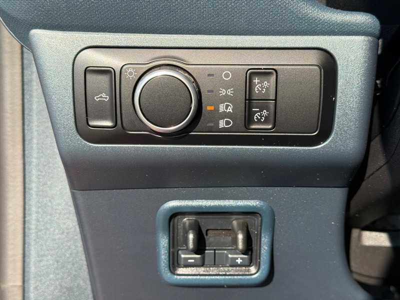 Ford Maverick Vehicle Full-screen Gallery Image 23