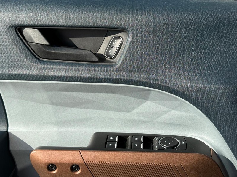 Ford Maverick Vehicle Full-screen Gallery Image 24