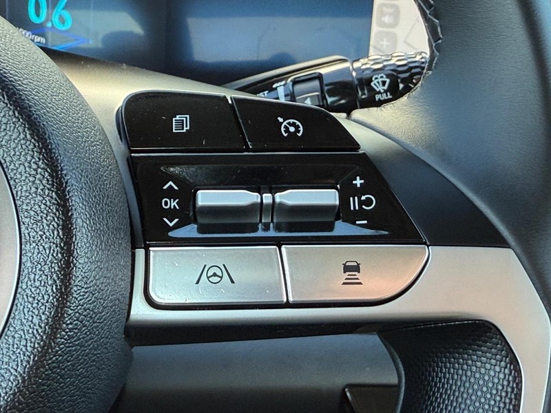 Hyundai Elantra Vehicle Full-screen Gallery Image 14