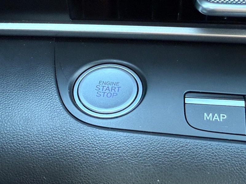 Hyundai Elantra Vehicle Full-screen Gallery Image 18