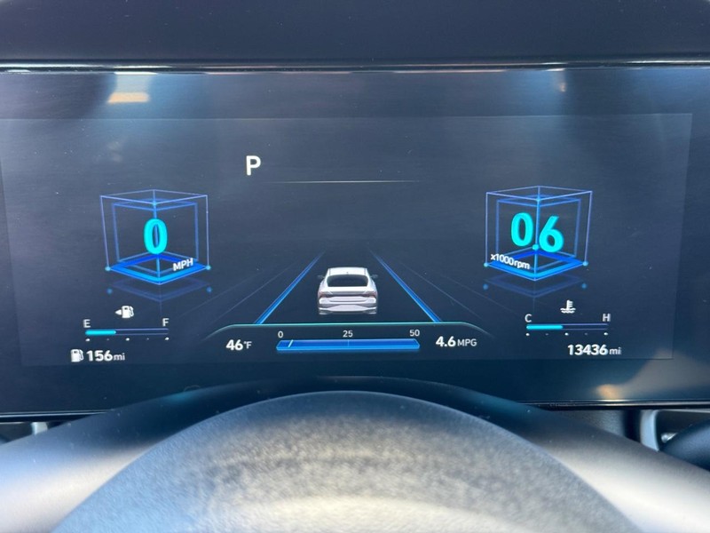 Hyundai Elantra Vehicle Full-screen Gallery Image 21