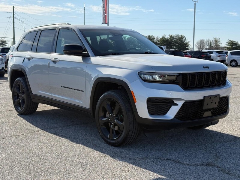 Jeep Grand Cherokee Vehicle Full-screen Gallery Image 8