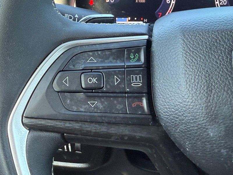 Jeep Grand Cherokee Vehicle Full-screen Gallery Image 13