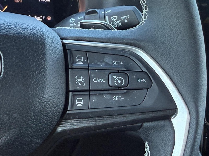 Jeep Grand Cherokee Vehicle Full-screen Gallery Image 14