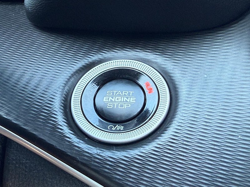 Jeep Grand Cherokee Vehicle Full-screen Gallery Image 15