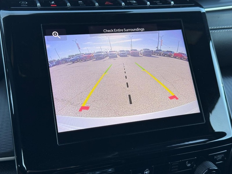 Jeep Grand Cherokee Vehicle Full-screen Gallery Image 17