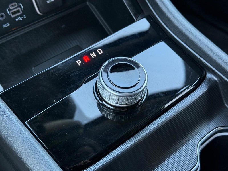 Jeep Grand Cherokee Vehicle Full-screen Gallery Image 19