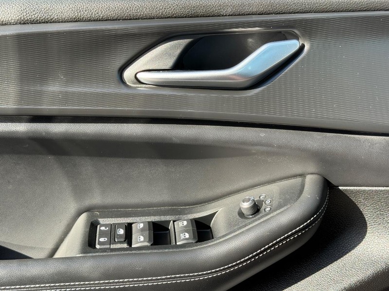 Jeep Grand Cherokee Vehicle Full-screen Gallery Image 22