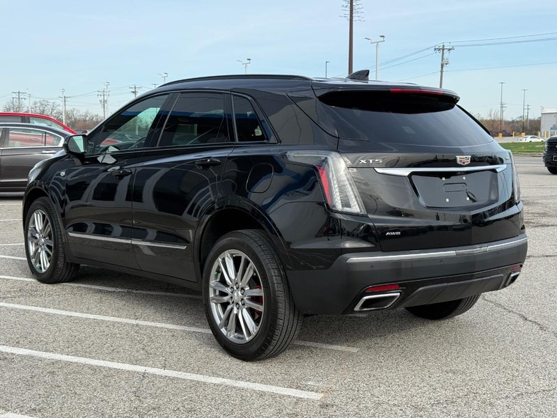Cadillac XT5 Vehicle Full-screen Gallery Image 3